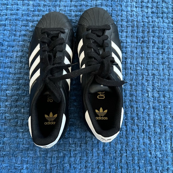 adidas superstar Other - Superstar Adidas sneakers - kids - like new - black/white/gold shell toe